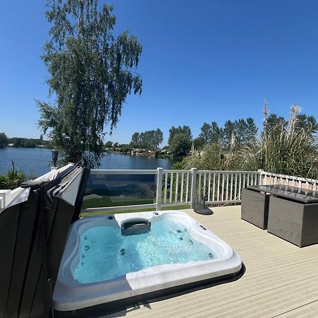 Tattershall Lakes Sunset View Caravan Lakeside, Hot Tub, Garden, Private Fishing Peg & Wifi Buitenkant foto