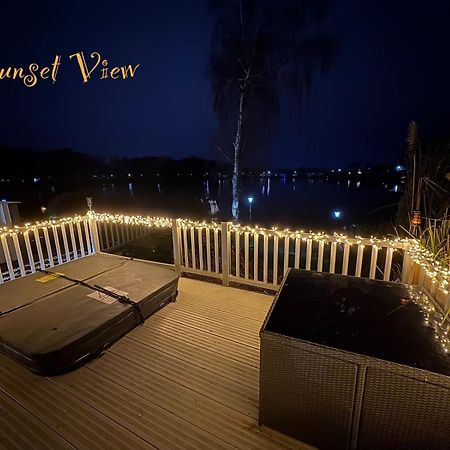 Tattershall Lakes Sunset View Caravan Lakeside, Hot Tub, Garden, Private Fishing Peg & Wifi Buitenkant foto