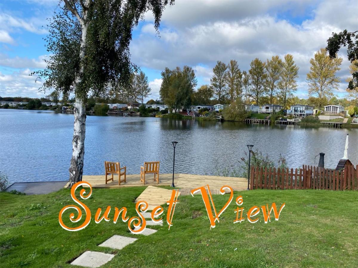 Tattershall Lakes Sunset View Caravan Lakeside, Hot Tub, Garden, Private Fishing Peg & Wifi Buitenkant foto