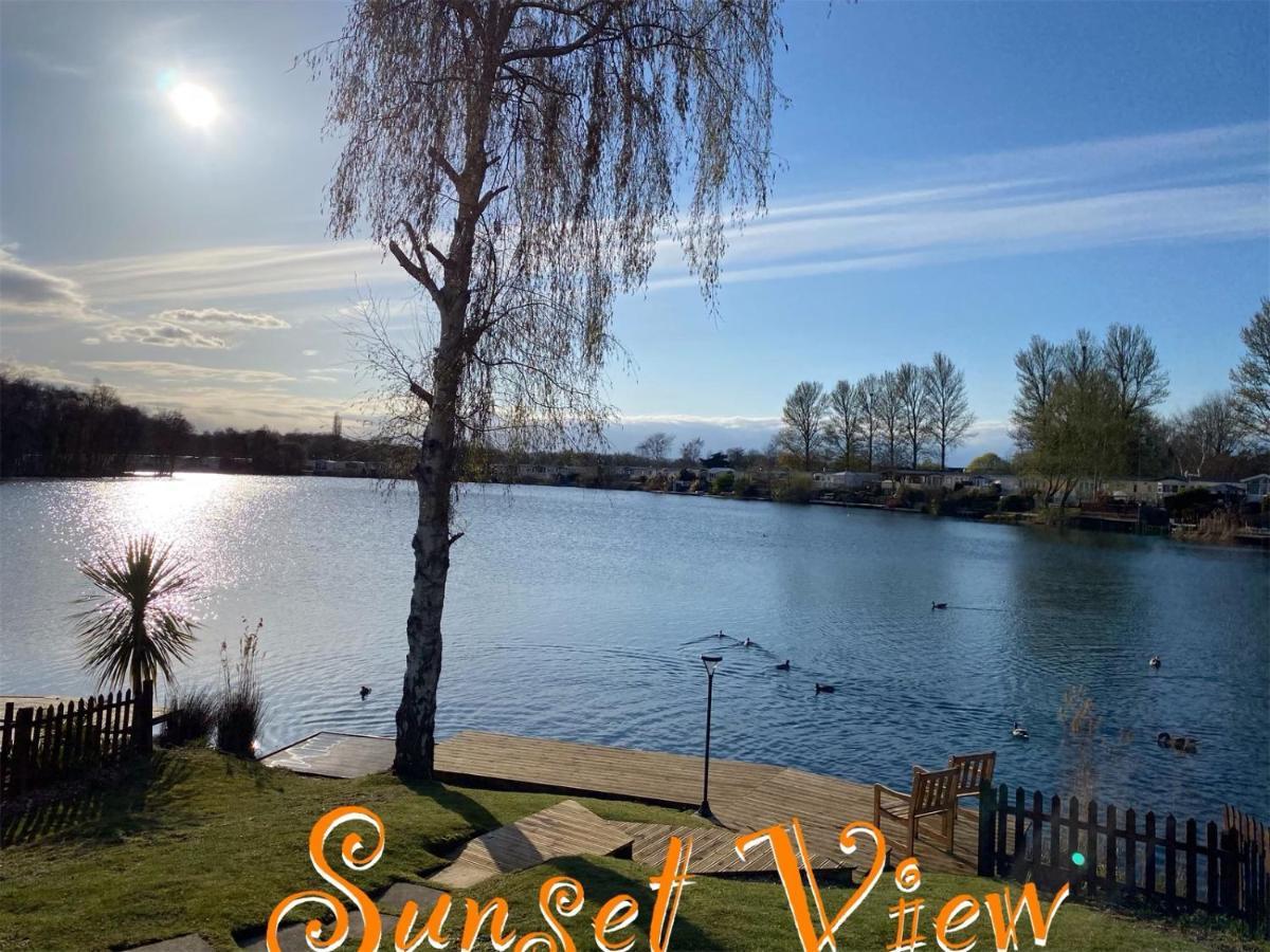 Tattershall Lakes Sunset View Caravan Lakeside, Hot Tub, Garden, Private Fishing Peg & Wifi Buitenkant foto