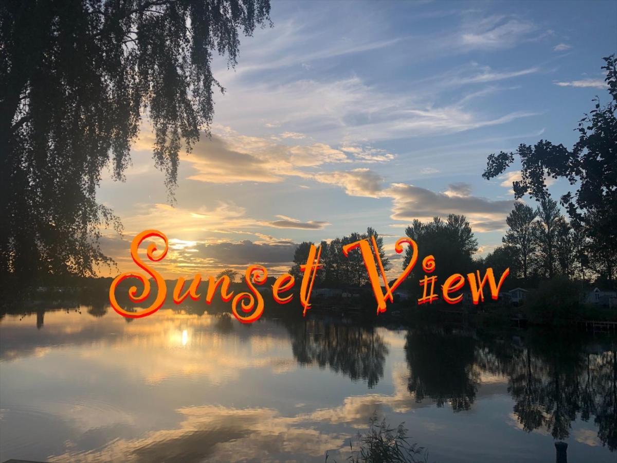 Tattershall Lakes Sunset View Caravan Lakeside, Hot Tub, Garden, Private Fishing Peg & Wifi Buitenkant foto