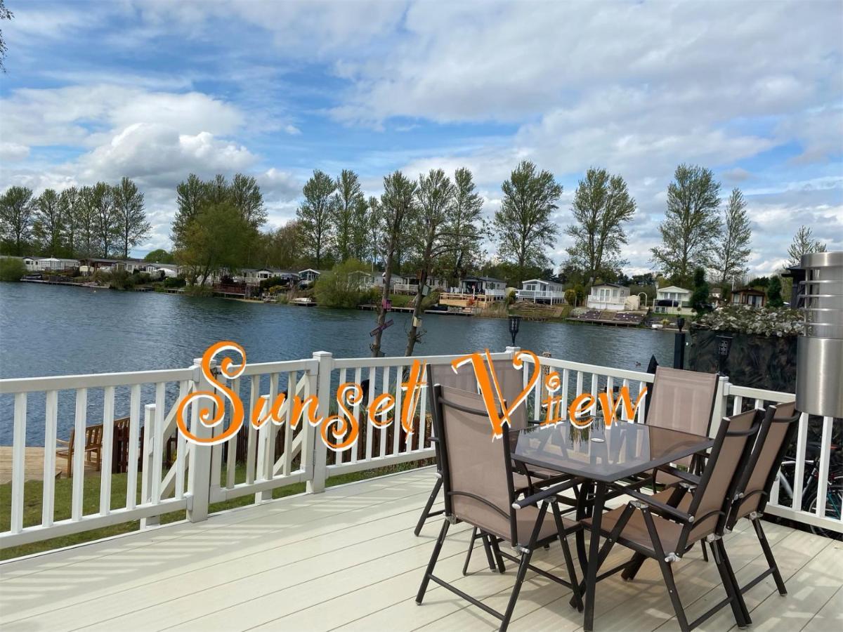 Tattershall Lakes Sunset View Caravan Lakeside, Hot Tub, Garden, Private Fishing Peg & Wifi Buitenkant foto