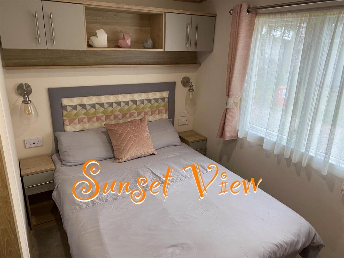 Tattershall Lakes Sunset View Caravan Lakeside, Hot Tub, Garden, Private Fishing Peg & Wifi Buitenkant foto