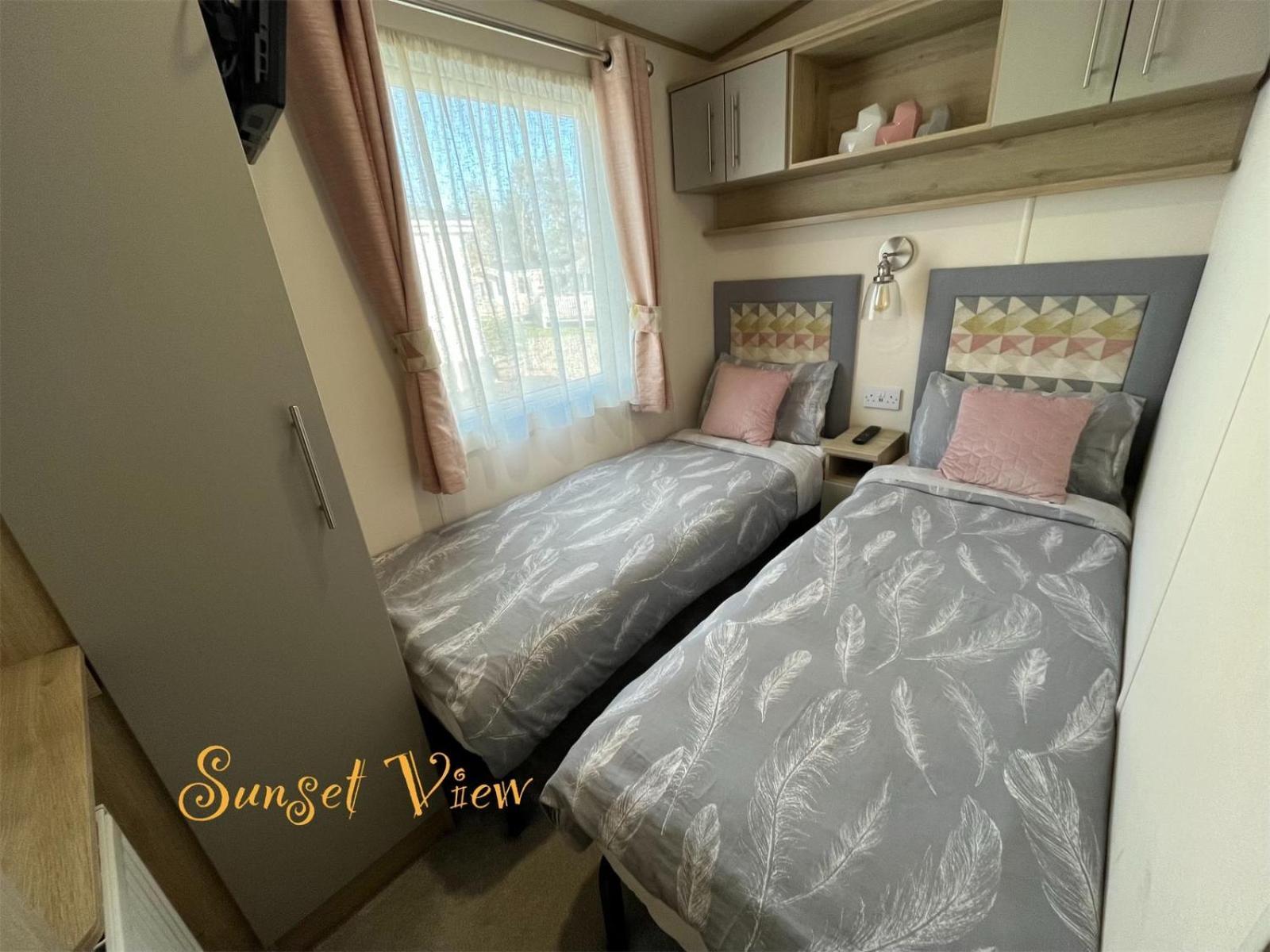 Tattershall Lakes Sunset View Caravan Lakeside, Hot Tub, Garden, Private Fishing Peg & Wifi Buitenkant foto