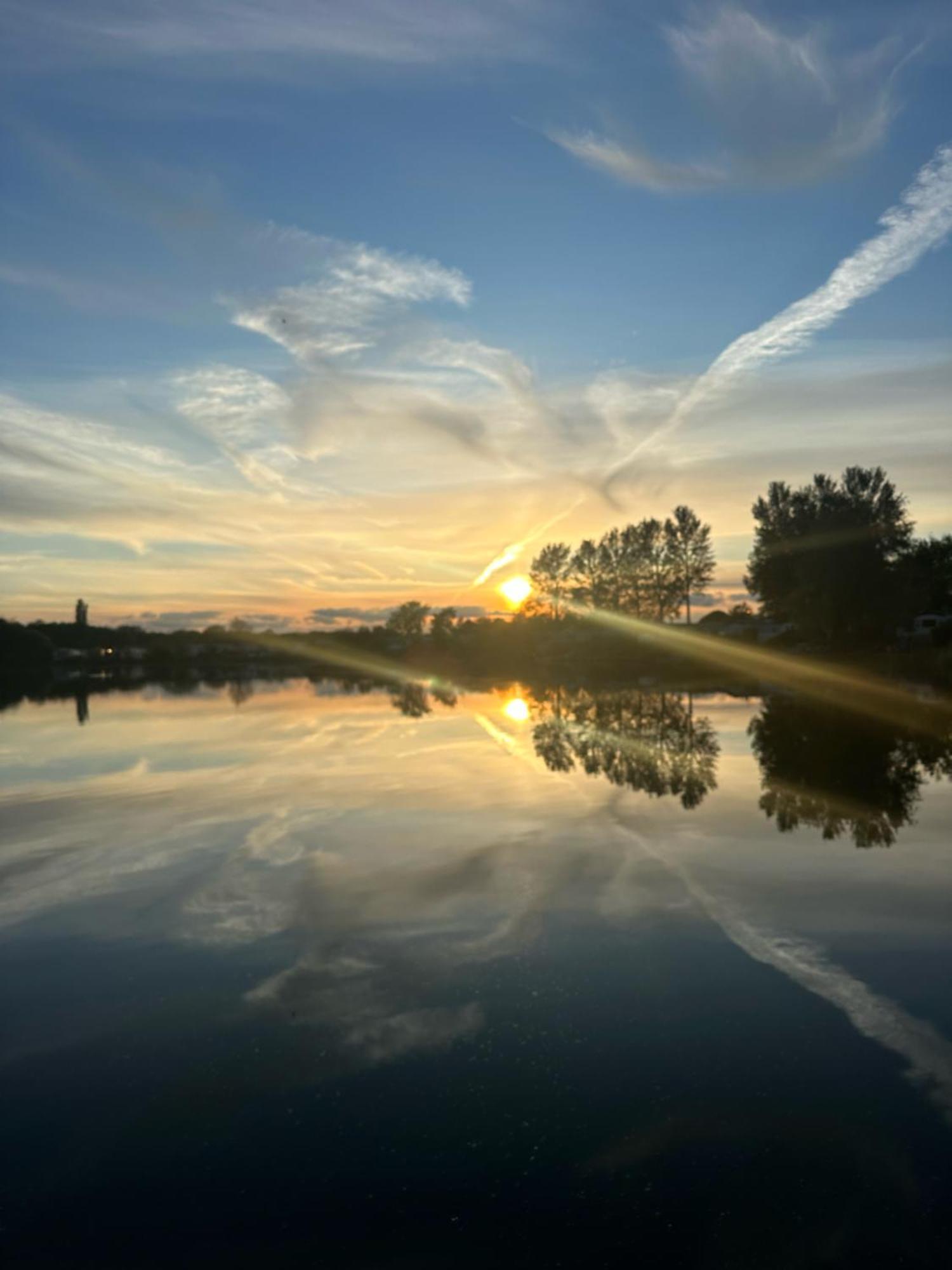 Tattershall Lakes Sunset View Caravan Lakeside, Hot Tub, Garden, Private Fishing Peg & Wifi Buitenkant foto