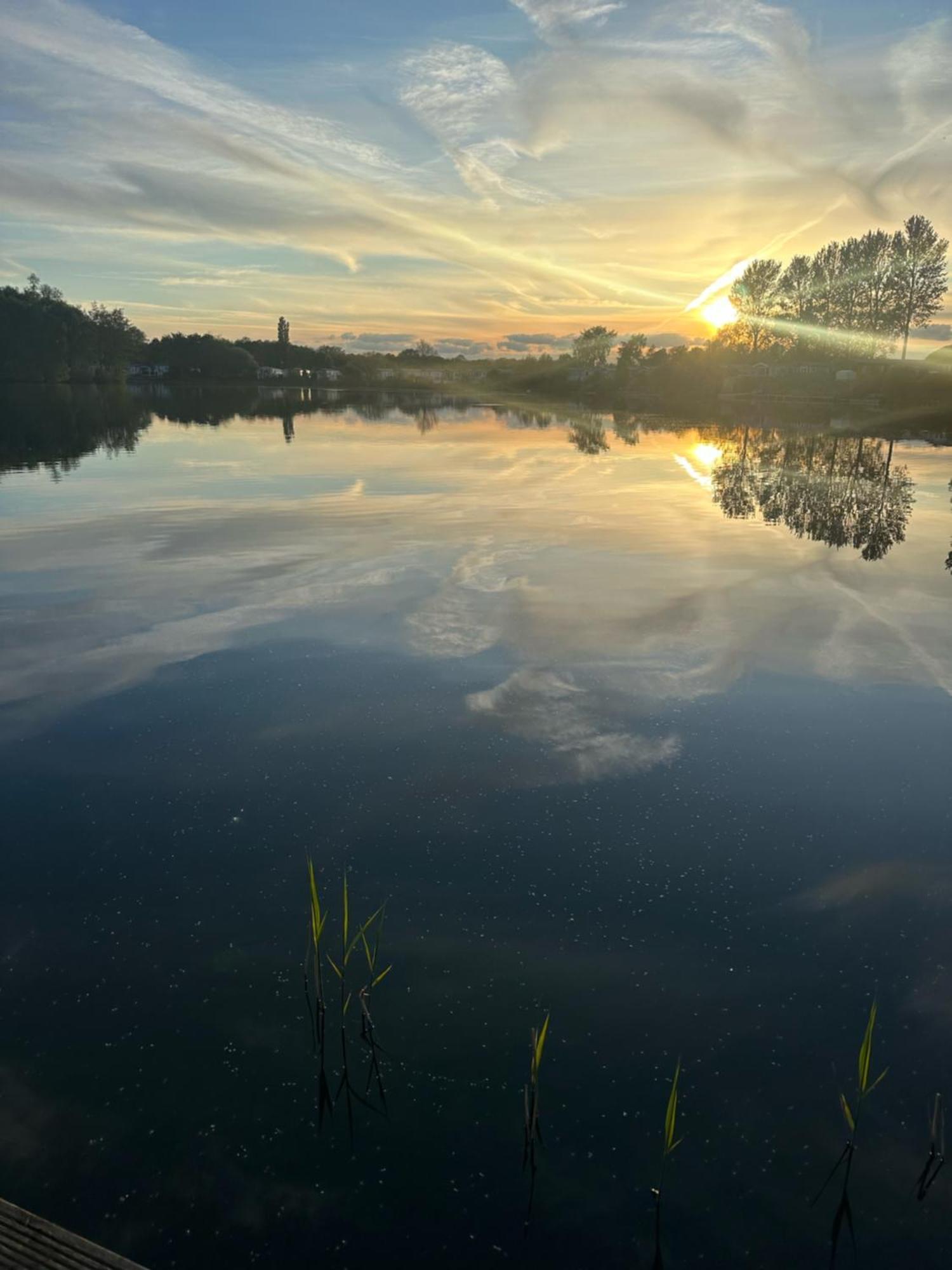 Tattershall Lakes Sunset View Caravan Lakeside, Hot Tub, Garden, Private Fishing Peg & Wifi Buitenkant foto