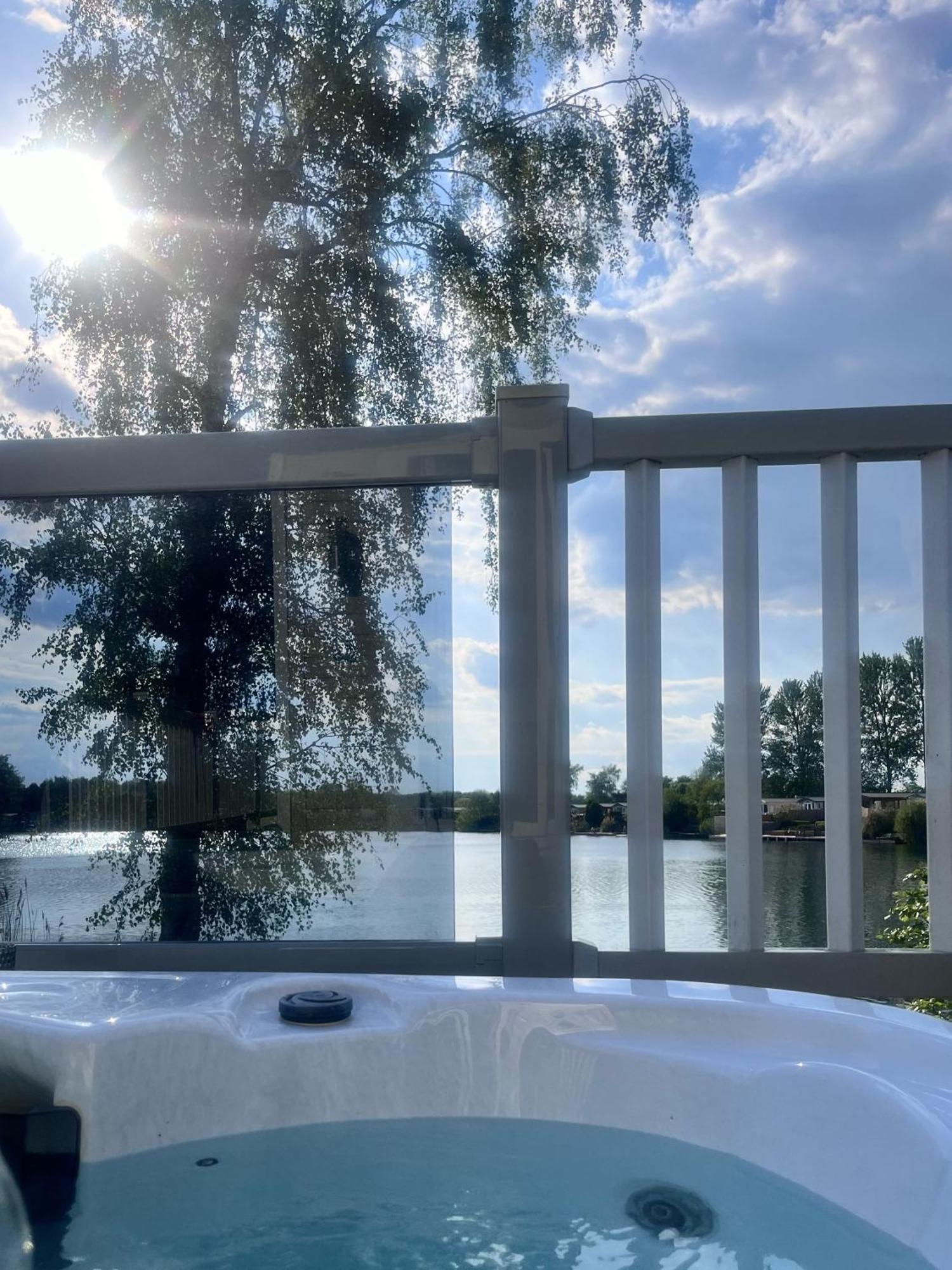 Tattershall Lakes Sunset View Caravan Lakeside, Hot Tub, Garden, Private Fishing Peg & Wifi Buitenkant foto