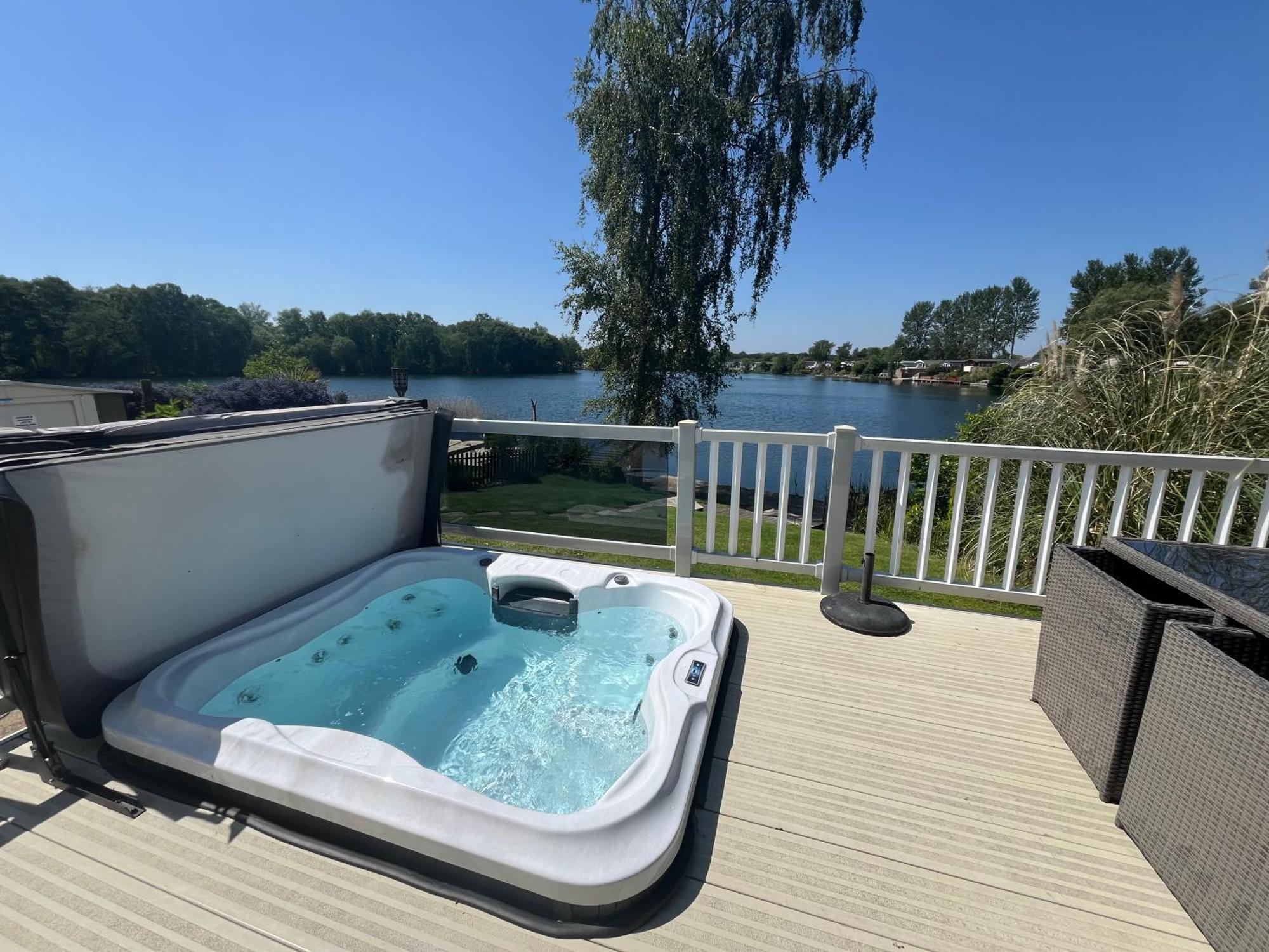 Tattershall Lakes Sunset View Caravan Lakeside, Hot Tub, Garden, Private Fishing Peg & Wifi Buitenkant foto