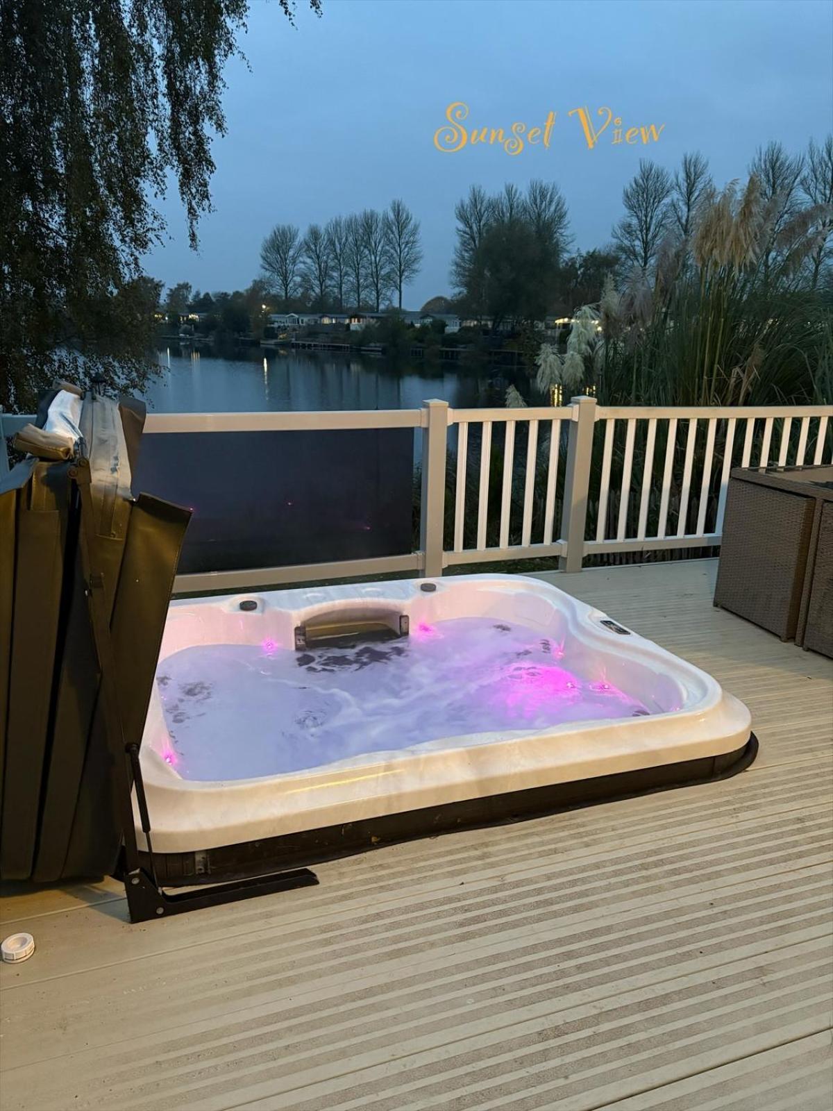 Tattershall Lakes Sunset View Caravan Lakeside, Hot Tub, Garden, Private Fishing Peg & Wifi Buitenkant foto