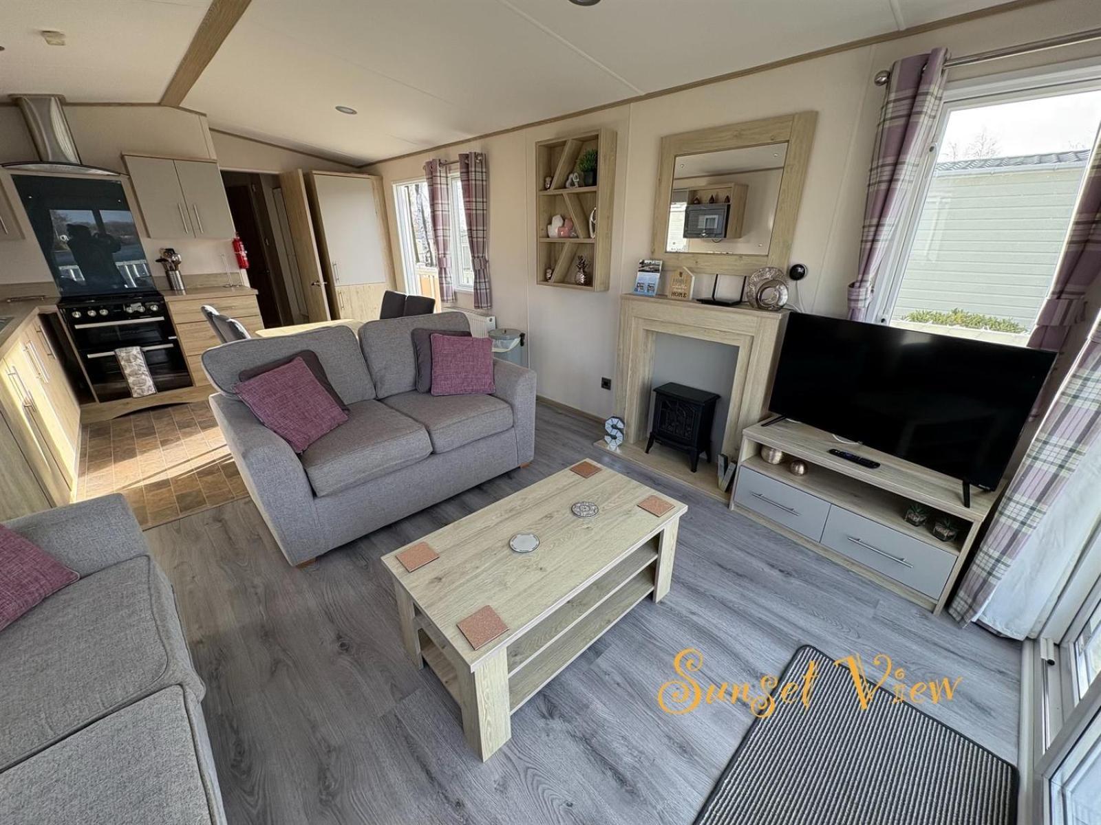 Tattershall Lakes Sunset View Caravan Lakeside, Hot Tub, Garden, Private Fishing Peg & Wifi Buitenkant foto